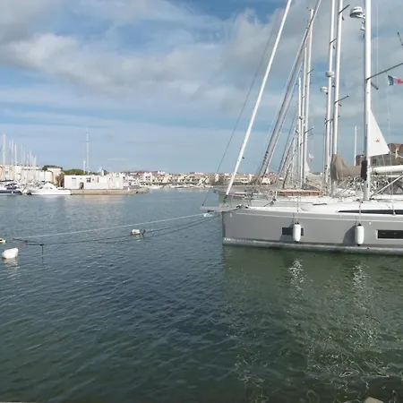Climatisee A Gruissan, Proche Grazel, 6 Pers, Parking Prive, Terrasse, Equipee - Fr-1-796-70 *